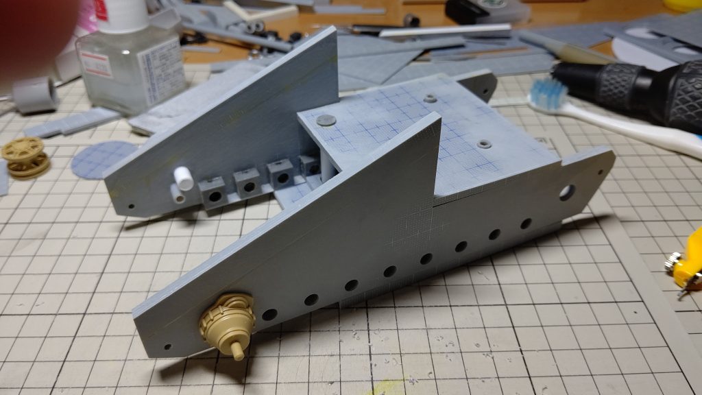 作り始めた頃の写真です。この頃はこじんまりとしてそれほど大きくない、ちょうどいいくらいでおさめる気でいましたが、この後、拡大拡張を繰り返していきます。履帯もまだティーガーⅡでした(。・ω・)ゞ。