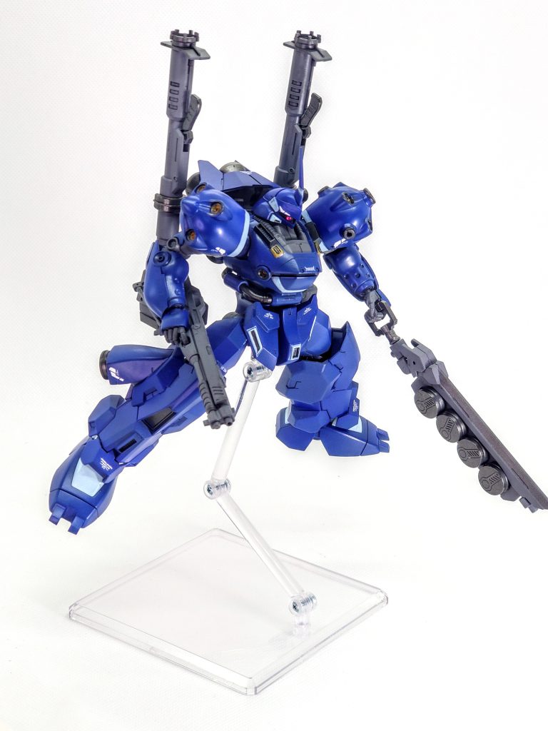 ミハイルは手に持ってばら撒いたり元ネタのチェーンマインにしたり直接ぶん殴ったり出来ます