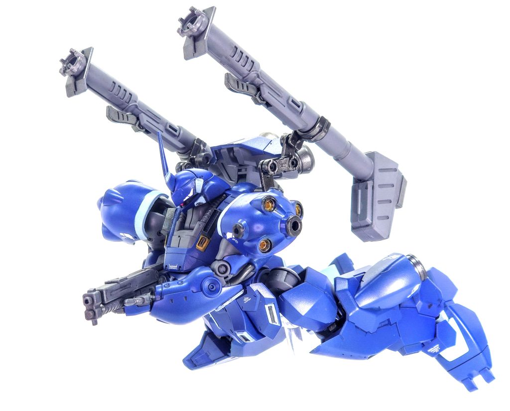 いつものケンプファー突撃ポーズハーディ・ビームショットガンでビームばら撒きながら高速機動する鳳仙花スタイル