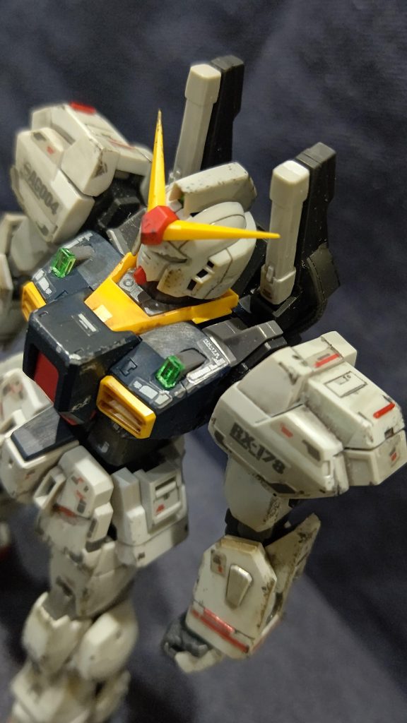 肩や色々な箇所にレッドポイント