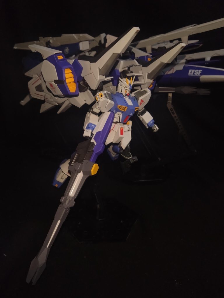 フルバーニアンver.                     背面に大型ブースターとしてナラティブAの脚部ブースターを装備。                 フレキシブル稼働により角度も自由に変えられます