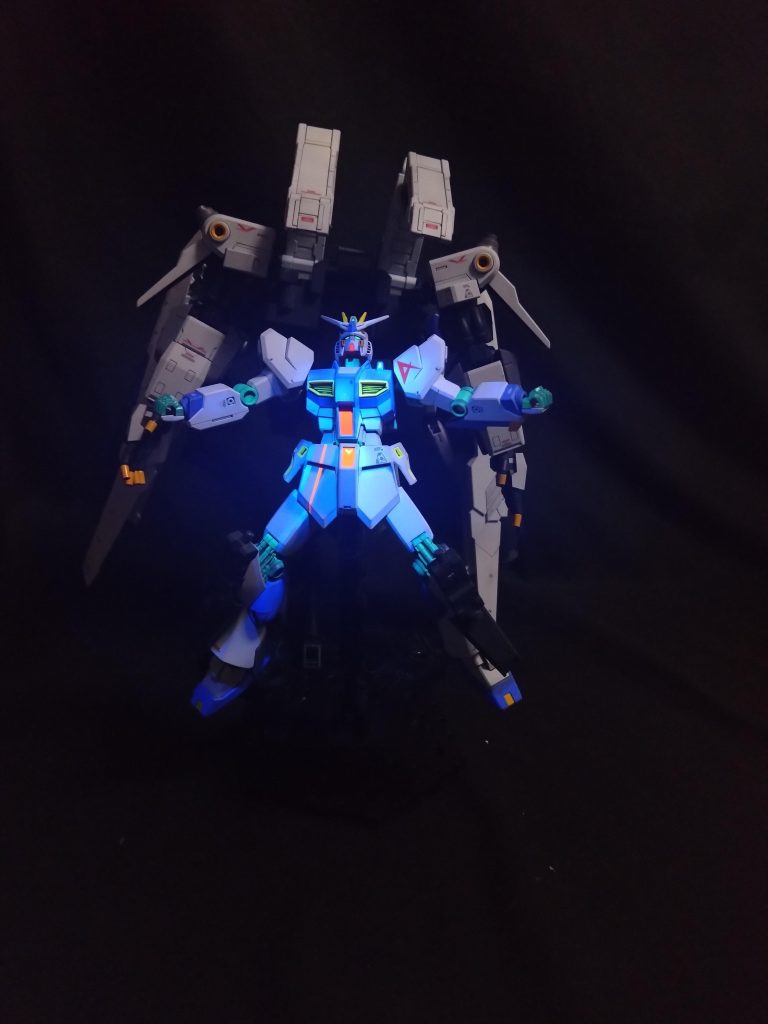 オマケ　　　　　　　　　　　　　　　　　　　　　合体演出として、全身サイコフレームを発行させる事で神秘さをアピールしてます😁