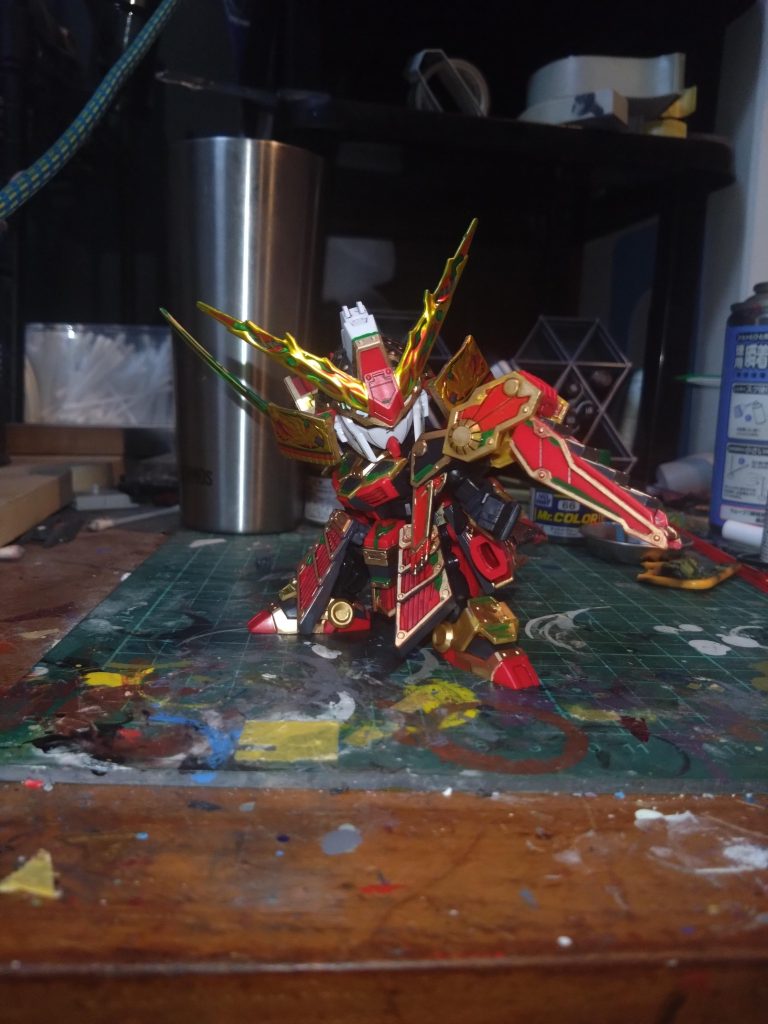 フロントアーマーを稼働させることで足の可動域を拡げて前傾姿勢や踏込の再現をできるようにしました