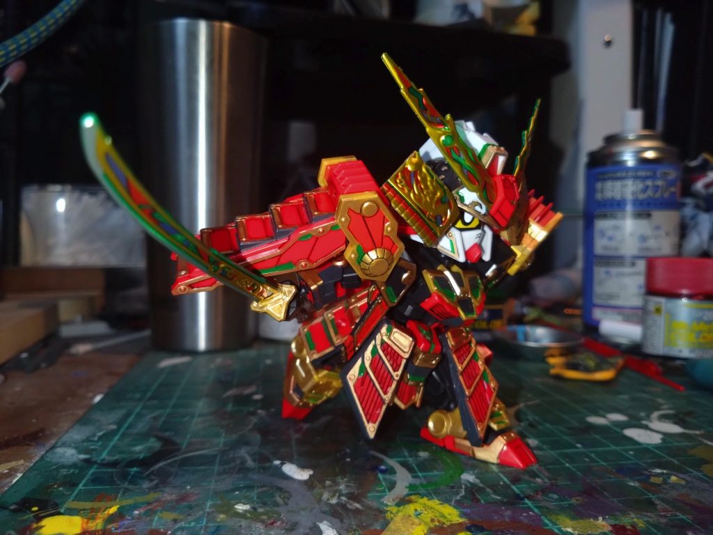 走っての切込みをイメージ　　　　　　　　　　　　リアアーマーもボールジョイントで可動域を広げることで足を後ろに下げることもできるようにしました