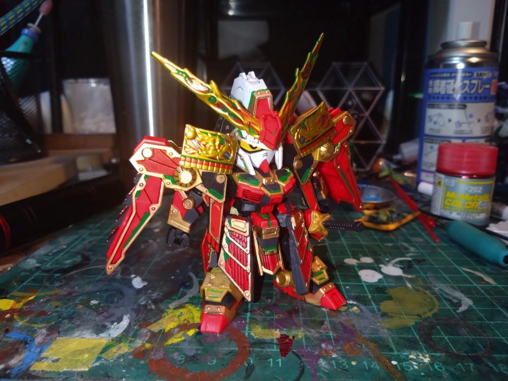 軽い気持ちでフル塗装したら予想外に多かったので没頭している間に勢いで仕上げました👍　　　　　その効果は出たのか良い仕上がりになったと思います😁　　　　　　　　　　　　　　　　　　　　　　　　　　　　　　　　　　フロントアーマーは左右を切り離し、ボールジョイントで可動式にしました