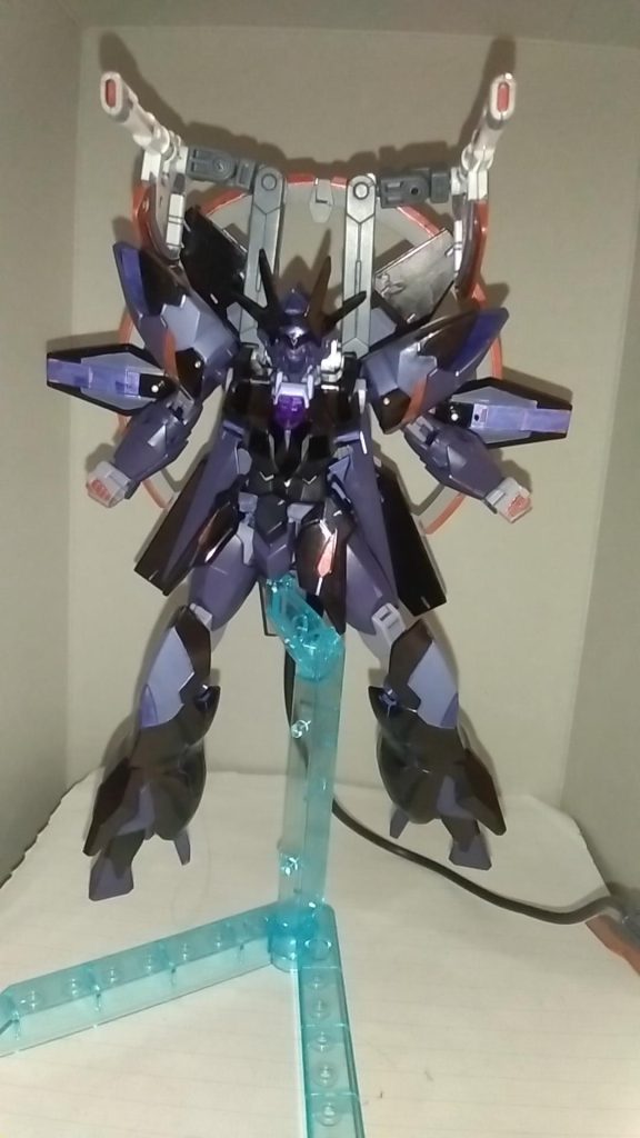 バックパックはネプテイトウェポン改め「ダブレイドウェポン」で、アックスライフルを二丁装備している。これはキャノンとしても運用出来る。展開時はリング状になりまわりに赤いリング状の輪を形成し敵が来ると波動ように放つ。また両手を広げることで長距離航行も出来る