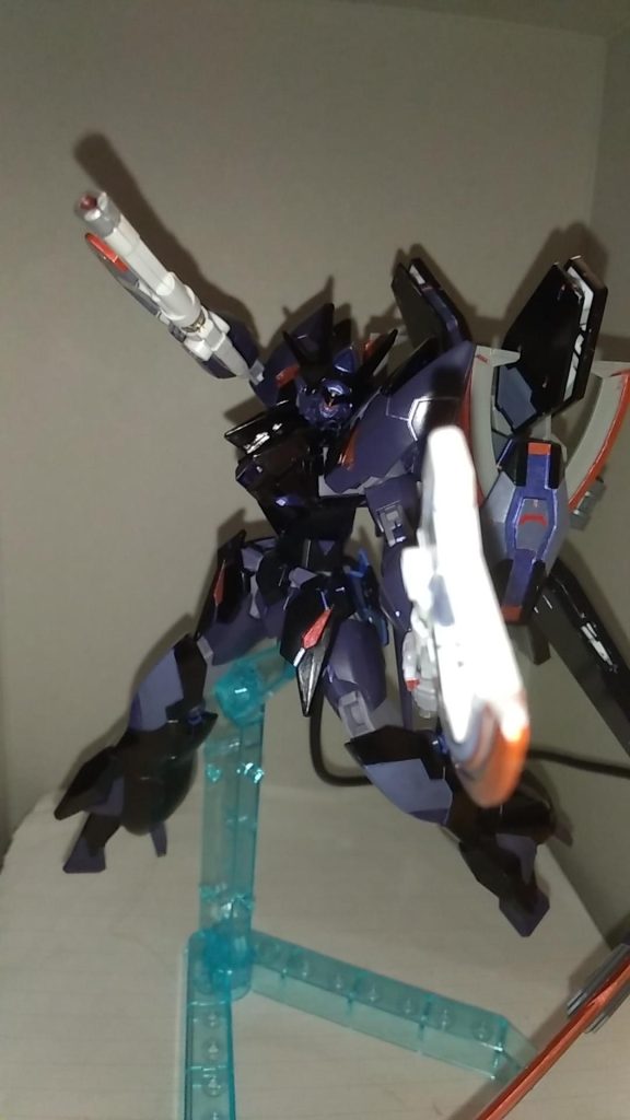 アックスライフルはそのままの意味です。二丁装備しているので中距離から近距離をカバー出来る