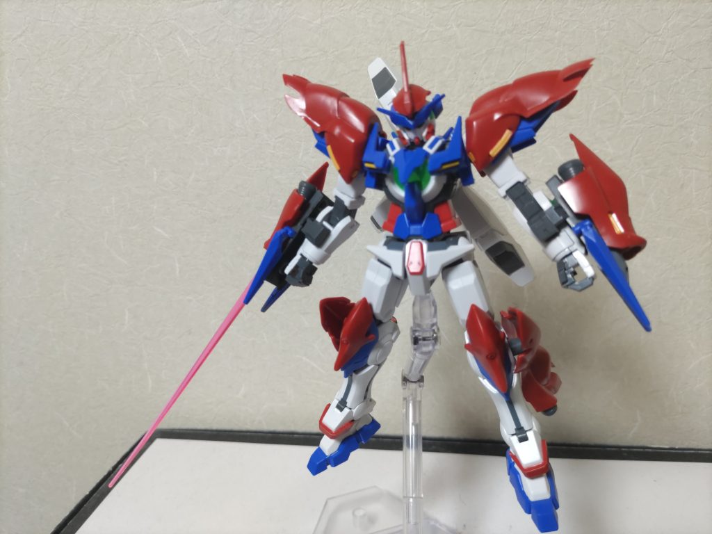 メイン武装　イグナイトナックル 両腕に装備しているクローとブースターがついたナックル射撃やビームサーベル機能もある