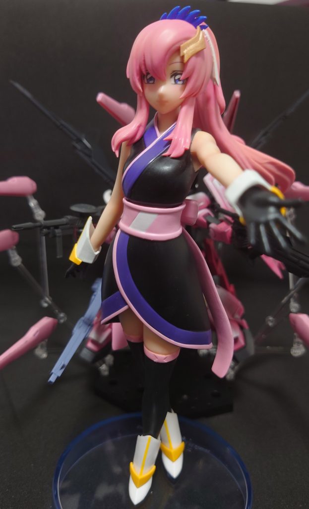 ゲーセンで取ってきたラクスはパイロットということで、こちらもいちおう肌と髪はウェザリングマスターでそれっぽく肌感と髪の毛のグラデーション感を出したつもり。(プラモとは関係ないですが)