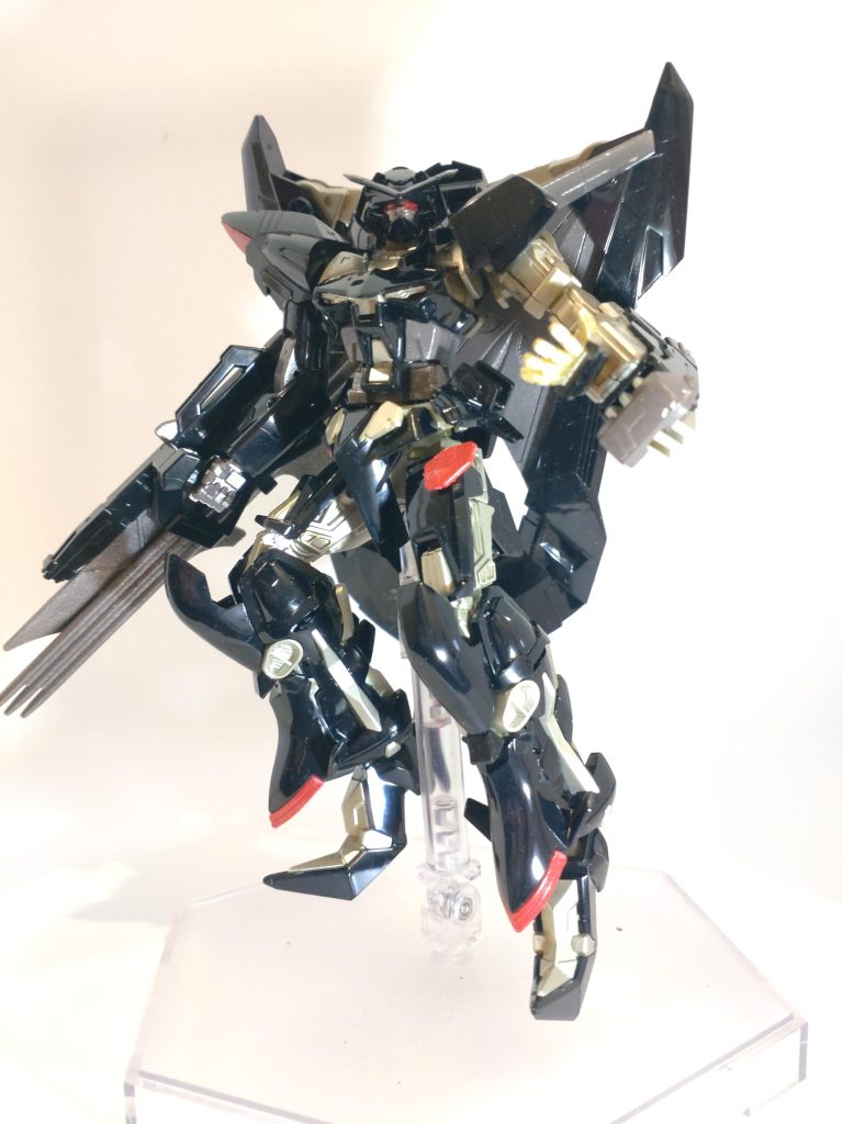 黒のパーツはコーティングされているようなのでそのまま　ゴールドパーツは光沢が欲しくてシャンパンゴールドで塗装　若干の高級感？