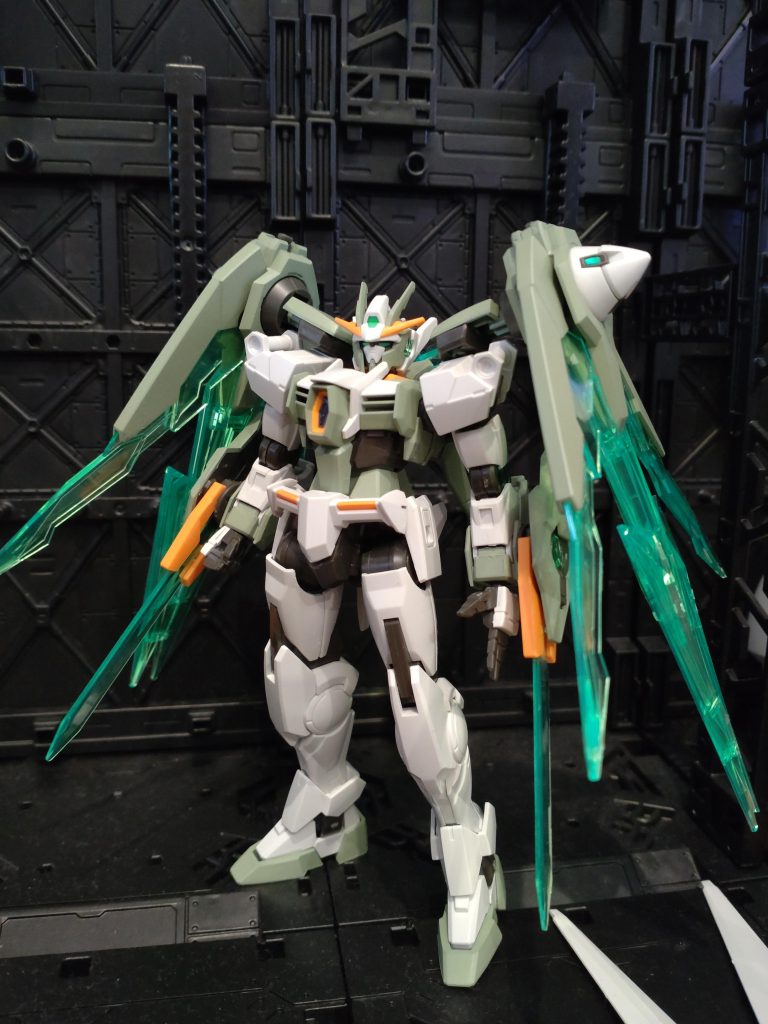 半光沢のMSグリーンで塗装しましたがしっかりとつや消しイメージと違ったなぁＨＧは細かすぎてスミ入れもできず（泣）