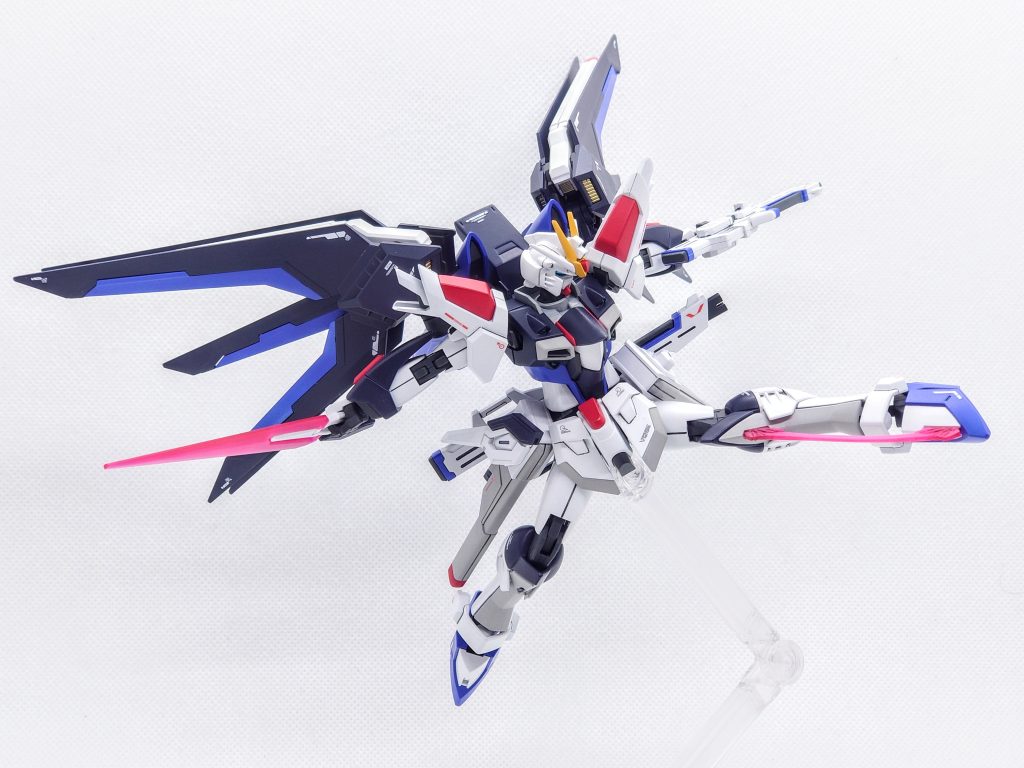 キラは仕切り直しやカウンターで蹴りを使うので、脚部ビームブレイドの適性もありそうですね。