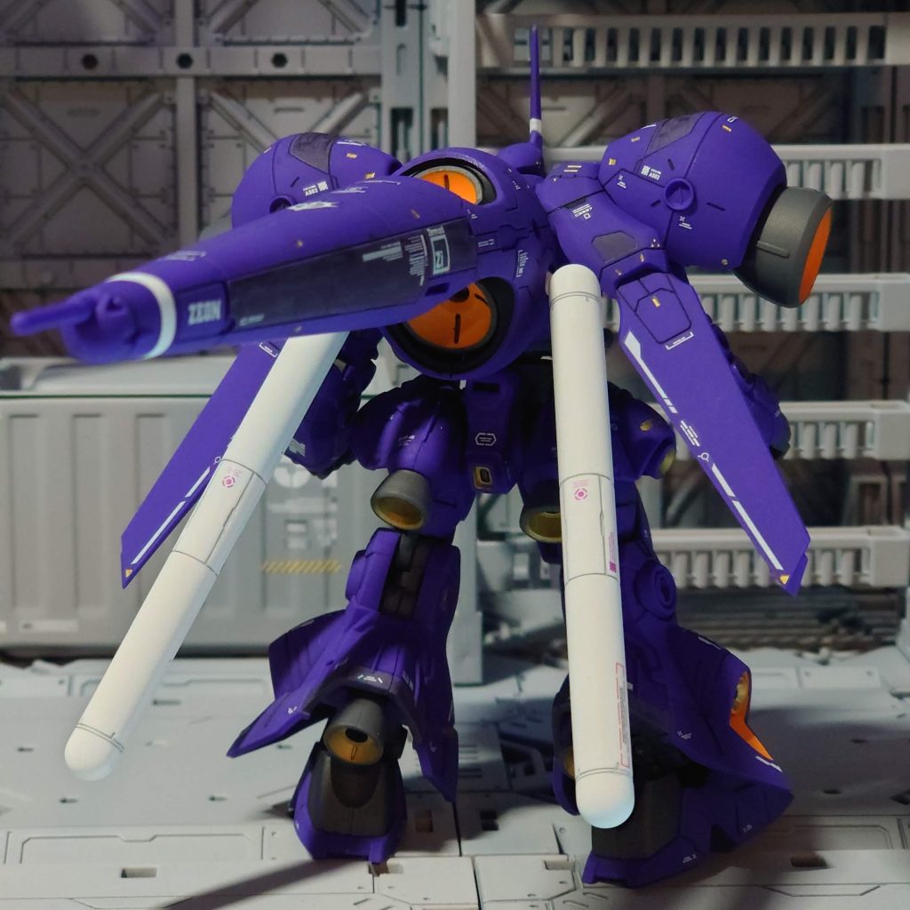 斜め後ろのアングルも迫力あります。