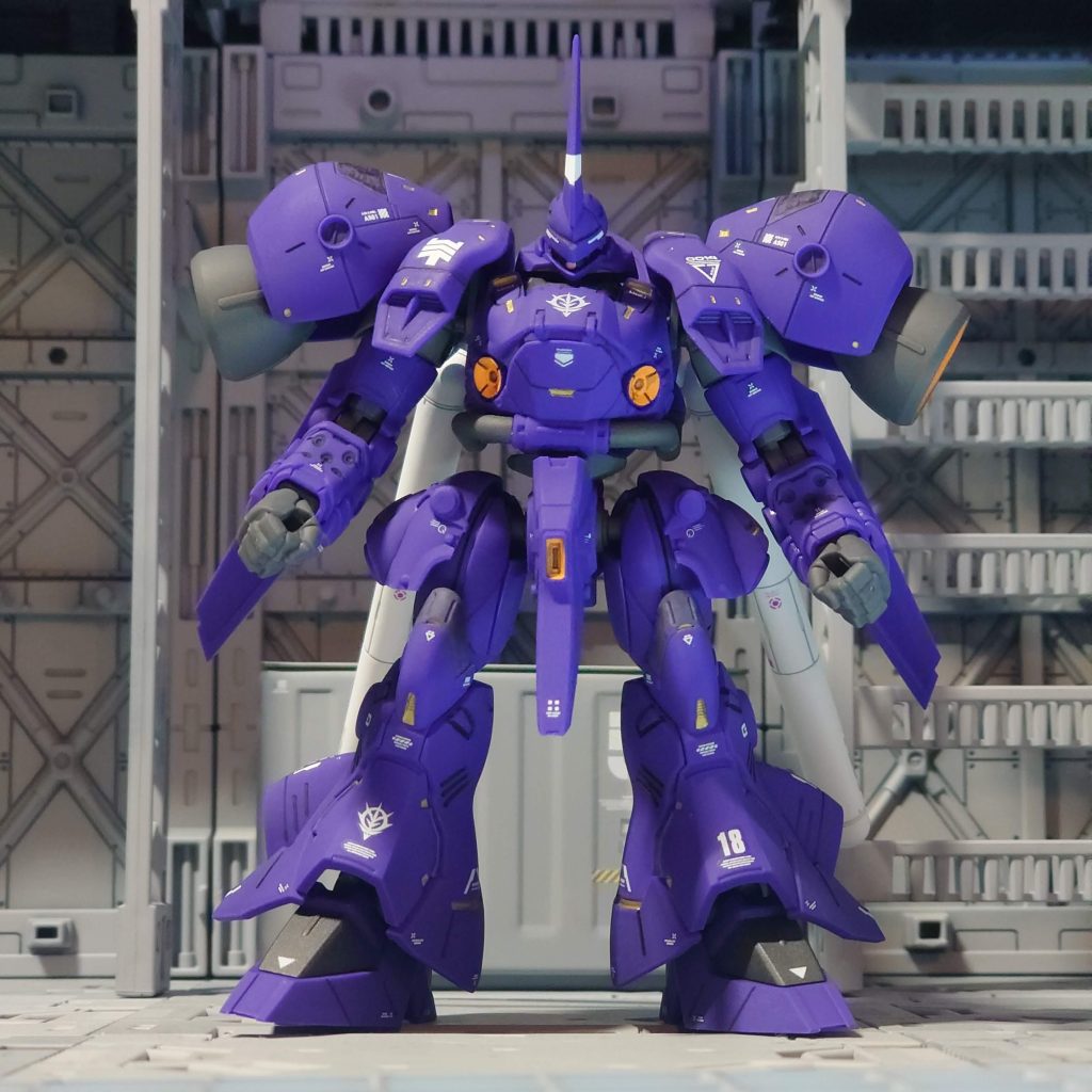 正面から。モールドがこれでもかって入ってるのでデカール貼りすぎ感がありますがカッコいいからヨシっ(๑•̀ㅂ•́)و✧ 武器は次の機会に。