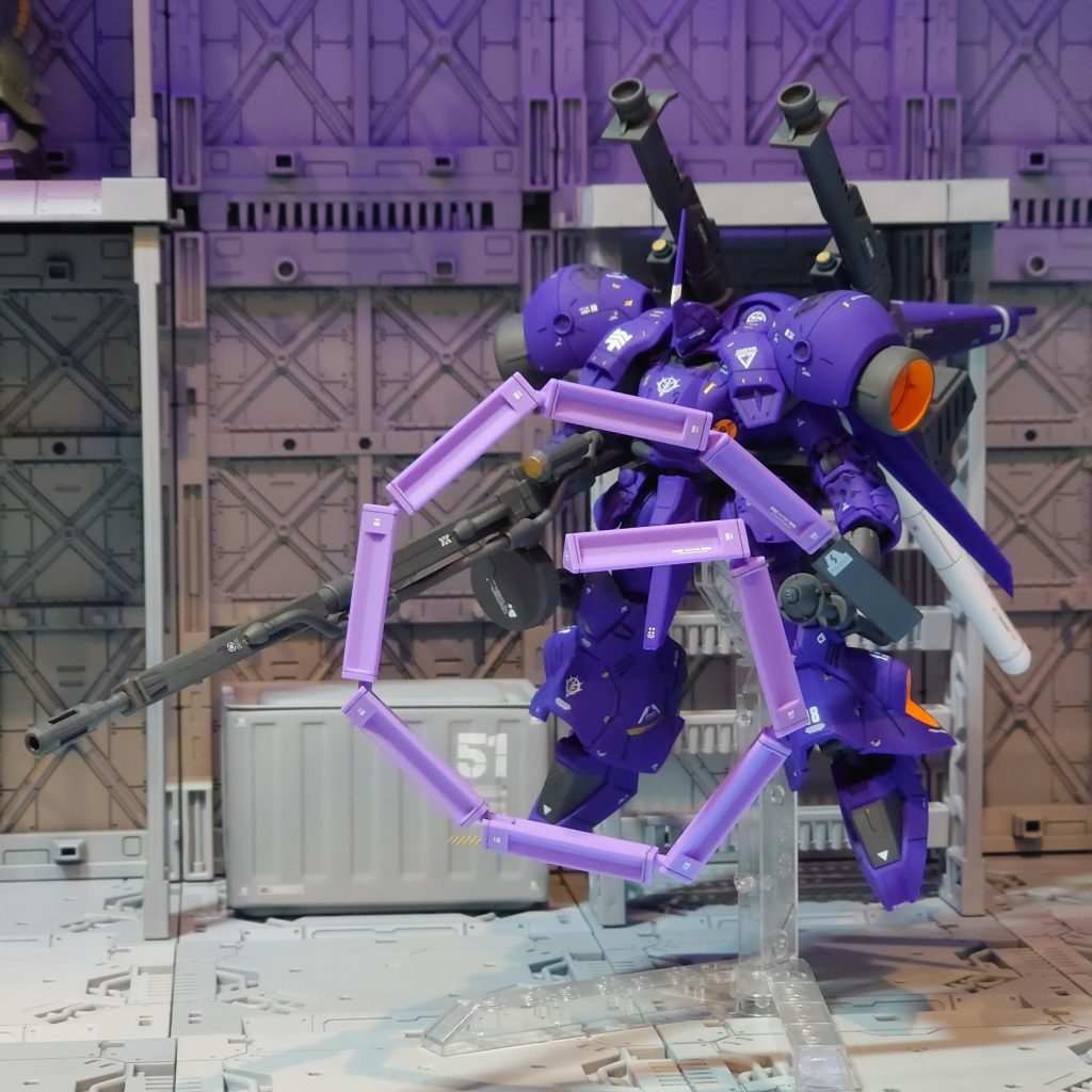 最後にチェーン・マイン。特徴的な三角柱のチェーン・マインは各関節部分を塗装したかったけど塗装ハゲしそうだったので断念。