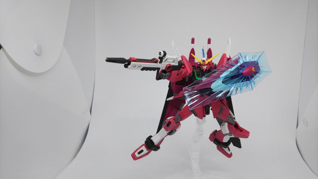 高エネルギービームライフルとビームシールド。