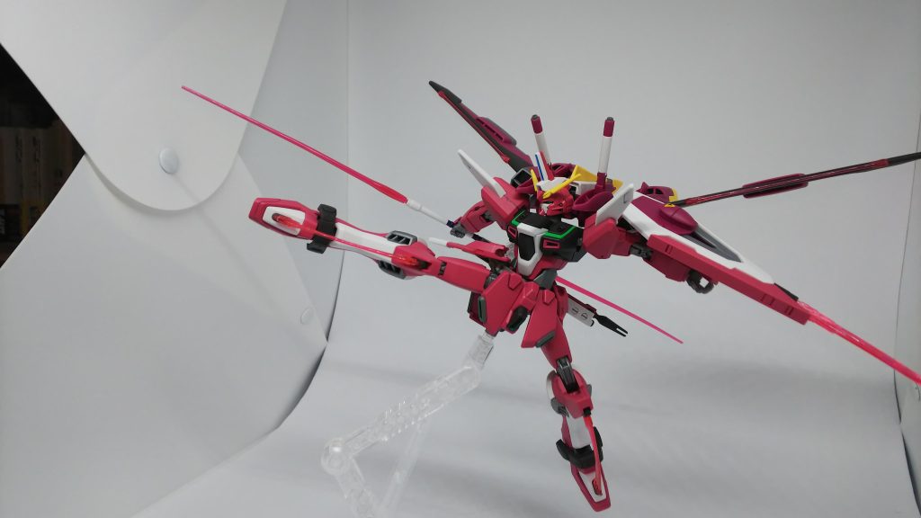 パケ絵再現のグリフォンビームブレイド。振るってる足は逆ですが。インフィニットジャスティスと言えばこれ、といった印象です。実際決め技。