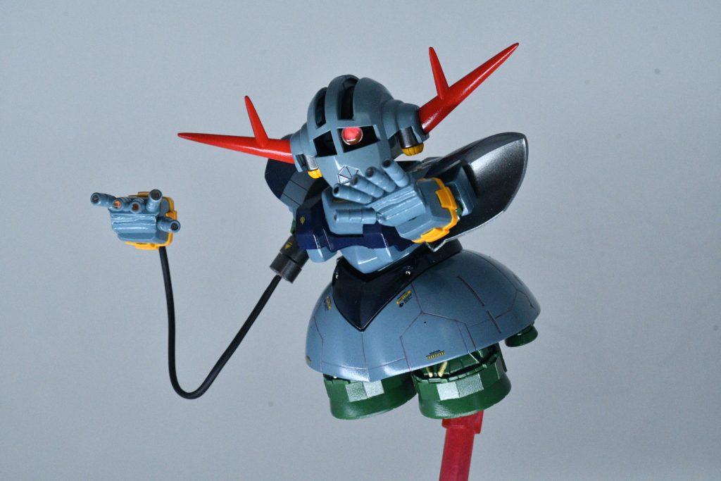 両手ともに差し替えにより　有線式サイコミュできます。頑張ってLEDで指を光らせました！