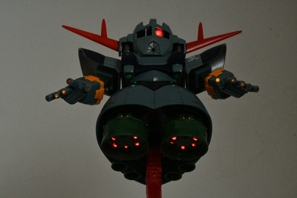 スカート下と胸下のバーニアもLEDで光らせました！ 