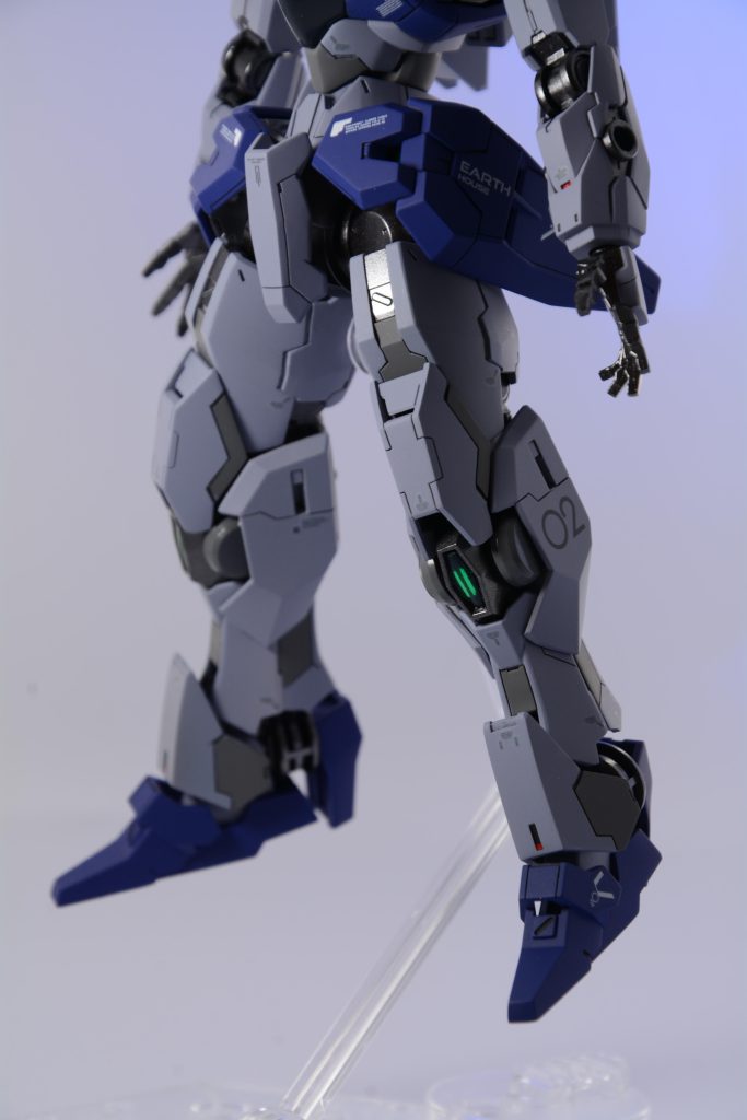 ■おまけ_2ジェターク社の意思拡張AIに載せ替えた風のディテールはここです■感想この度も見てくださり、ありがとうございました!途中で別の作品を2つ作ってしまい、ずっと放t…封印していたガンヴォルヴァを作成完了しました。原作のように何体も作るのは大変ですが、色替えやミキシングで、過去のガンダム風のデザインに出来る楽しいキットですね。出来も非常によくて、膝ブロックが膝と連動するとか「君、本当にHGだよね?」と言いたくなるようなギミックまで織り込まれていて、何度でも作りたいキットに間違いないです。■次のキットSEED熱にやられているのでSEEDキット作りたい…