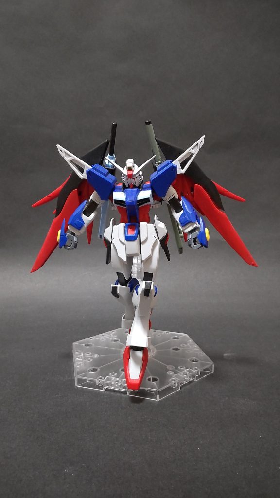 CHEMISTRYの主題歌に合わせて翼を広げる 姿が好きなのでそのイメージで改修。翼や肩、フラッシュエッジ、足、手甲など気がつけばけっこう弄ってた。とはいえこれでもう精一杯。カロリー高すぎてもう改造できねぇ。普段は素組み派なんだからねっ!ど、同僚から譲り受けたものだから今回だけ特例なんだからねっ!!!
