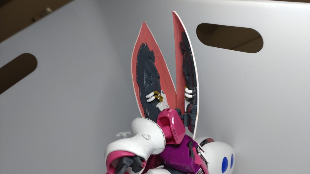 内側はシャアピンクイメージになってしまった。