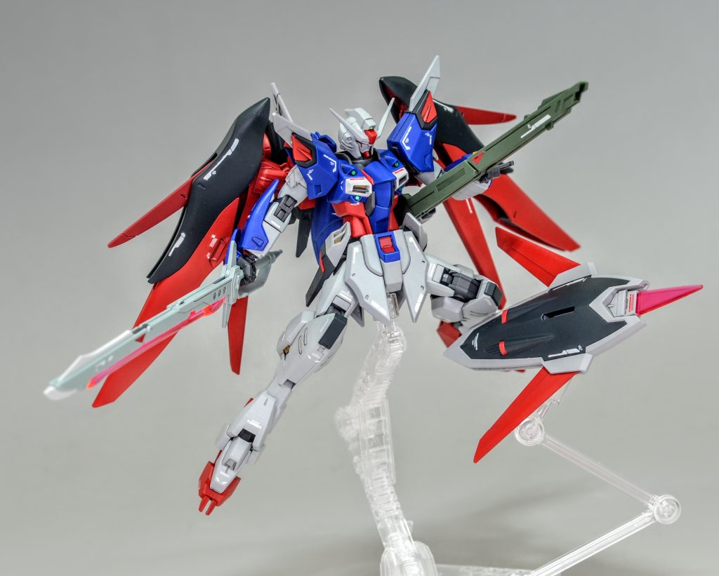 アロンダイト、高エネルギー長射程ビーム砲は映画の配色を参考にしました。