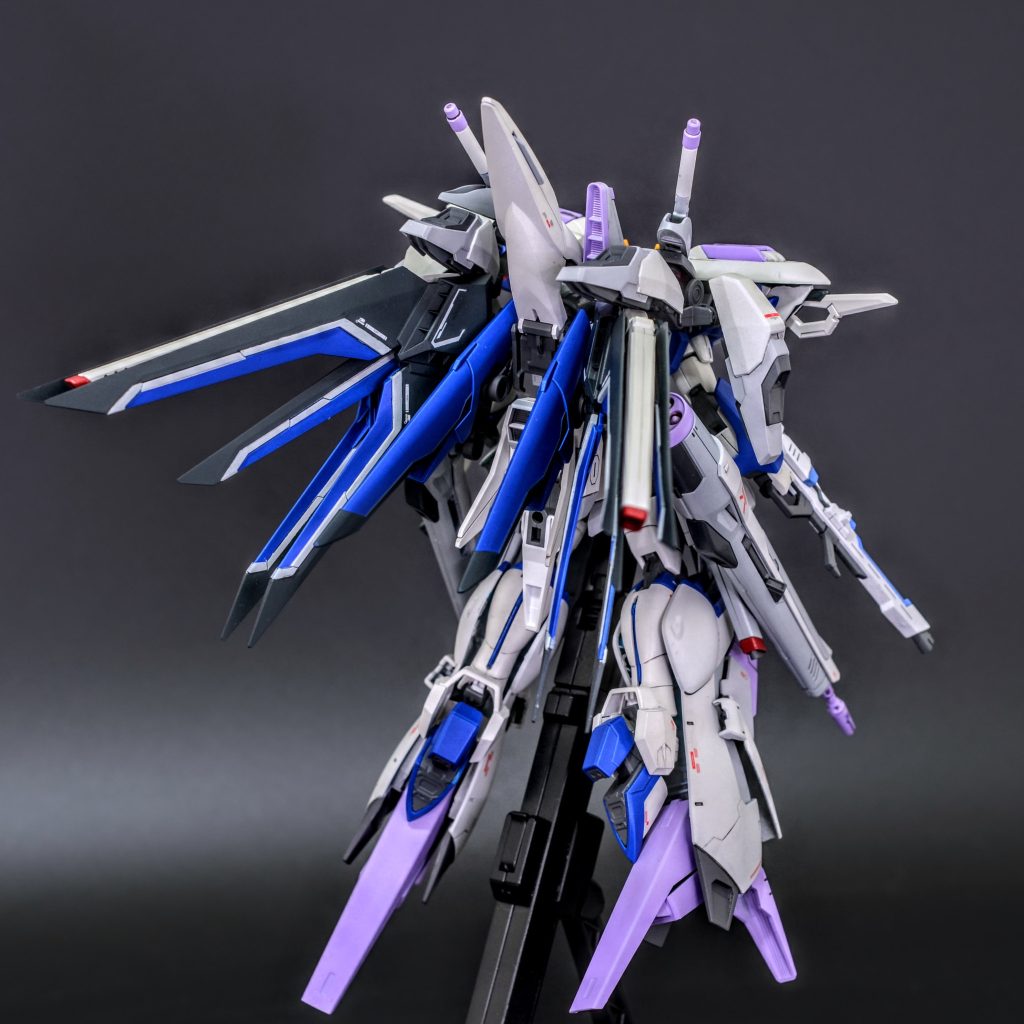 火力、推力ともに大幅に強化可能な大型オプションです。