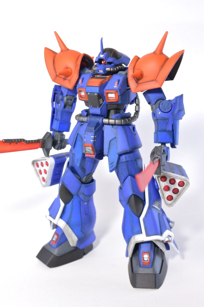 以前のブルー1号機にあわせて成型色をベースに部分筆塗り&パステルシャドウ。蒼は成型色+2色にしています。2機を並べても違和感が出ないような仕上がりにしました。