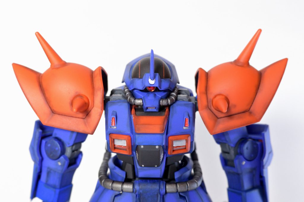 ブルー1号機と違ってEXAM起動状態がわからないイフ改。頭頂部のモールドをパイロットランプのようなものとして赤いラインにしてあります。あとは後頭部フィンも赤熱色に、やっぱりわかりにくい。