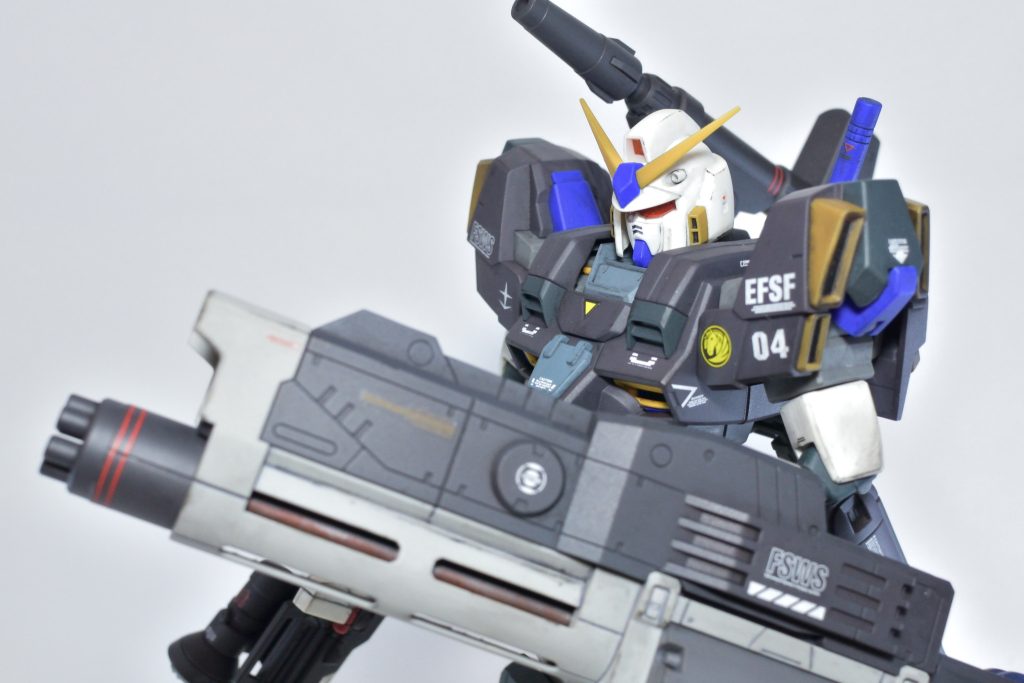 今回あえてメタリックカラーを使わないようにしました。すぐ頼ってしまうので…色味だけで重厚感が出せるのかもやってみたかったんです。