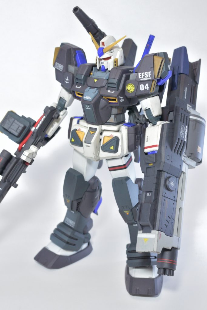 組もうと思いながら積んでいたMGヘビーガンダム。リサイクルショップにて素組ジャンク売りされていたG04をみて「これだ!」とミキシングを決行。Bst装備ともバランスが取れて良いスタイルになったと思います。