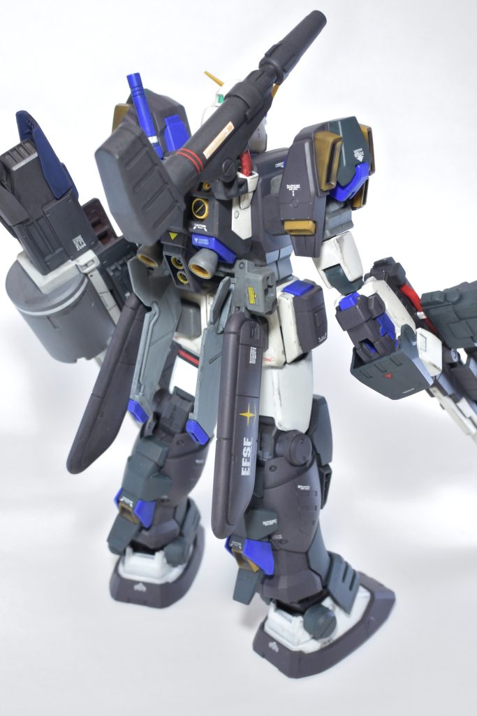 上半身と腰がG04、腿から下がヘビガンとなってます。ヘビガンは所謂パガンの中の人がベースになっていて、キットの設計時期がG04・G05とも近いため移植も簡単でした。