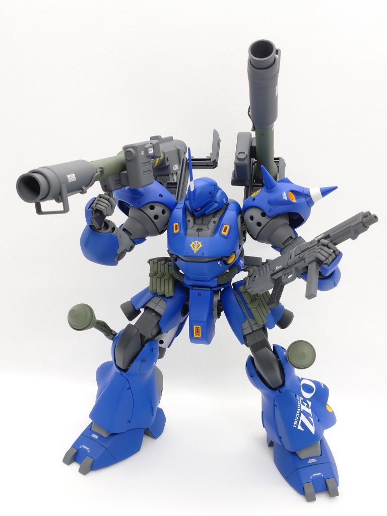 ライフルからバズーカへスイッチ。マウントのスイング&ロック解除からバズーカ本体回転させればスムースに射撃姿勢をとれます。