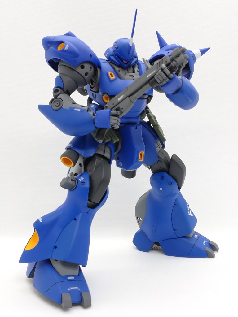 ショットガンも防壁用ブリーチャーとして腰に装備してます。ケンプファー+ショットガンはロマンですからね…