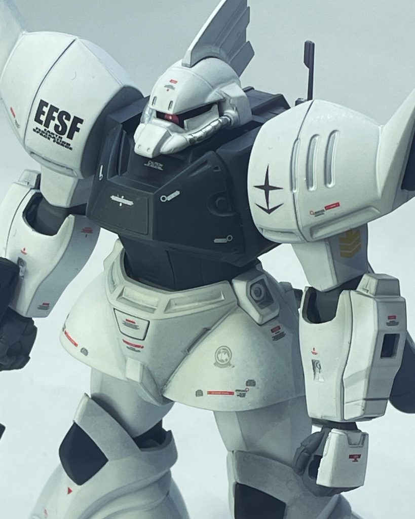 カスタマイズパーツの握り拳をつけましたが、このカラーだとピースサインのハンドパーツが欲しくなっちゃいますね。