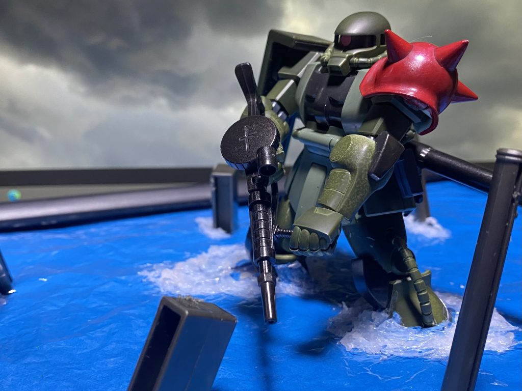 基本塗装は缶スプレーで肩の赤は筆塗りエッジ部分はドライブラシでハゲ加工