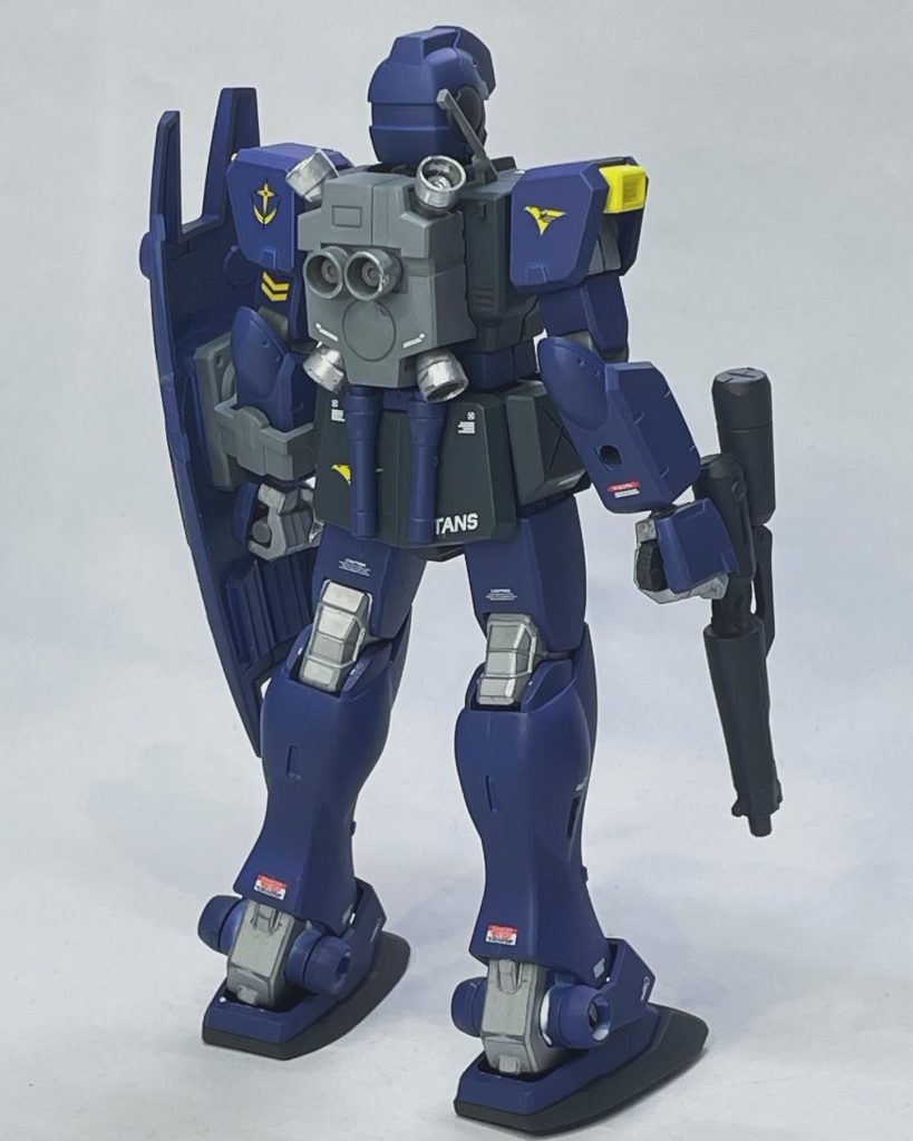 ムーバブルフレームみたいな関節をしているので、シルバーを差し色に使ってみました。