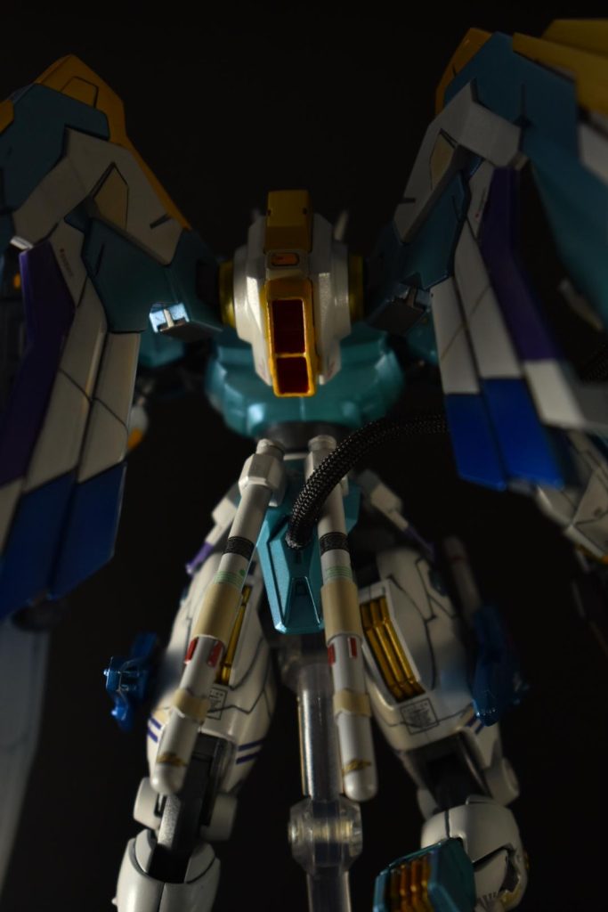 腰には小さいですがプロペラントタンクをつけてみました。大きいビームライフルのエネルギー供給源というる設定としてみました。