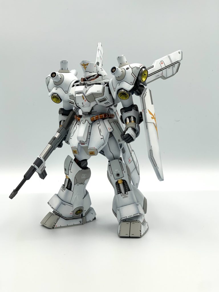 武器のカラーはオリジナルはグリーンでしたが、こちらはモノトーンで統一。兵器感を出してみました。