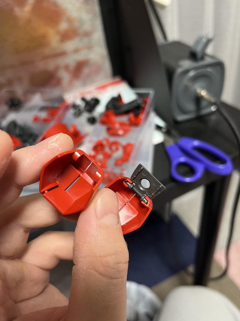 肩は流石に合わせ目を消したかったので後ハメ加工をしました。