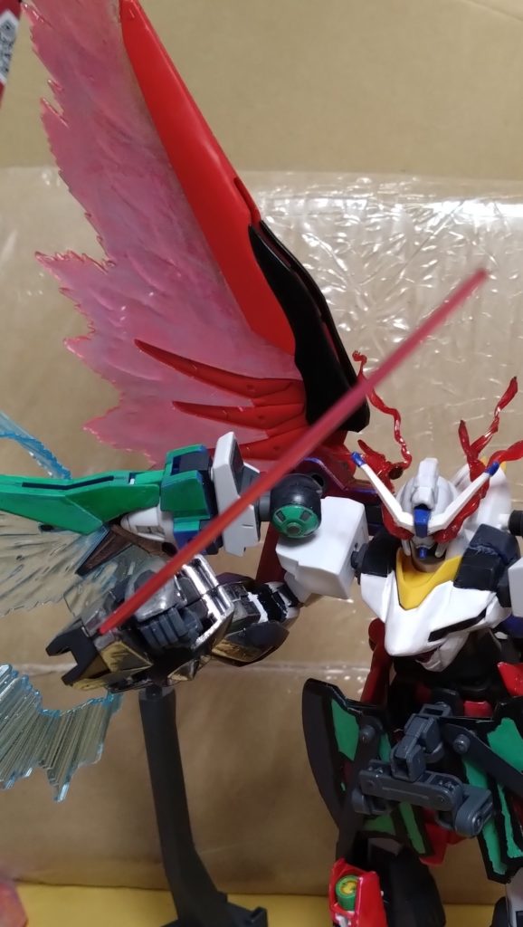 このアンラッシュモードですが、ネクサスアーマーの装着が可能。ビームサーベルで敵を殱滅しますが、アンラッシュモードは狂戦士モードなのでアーマーの装着は滅多にしません。