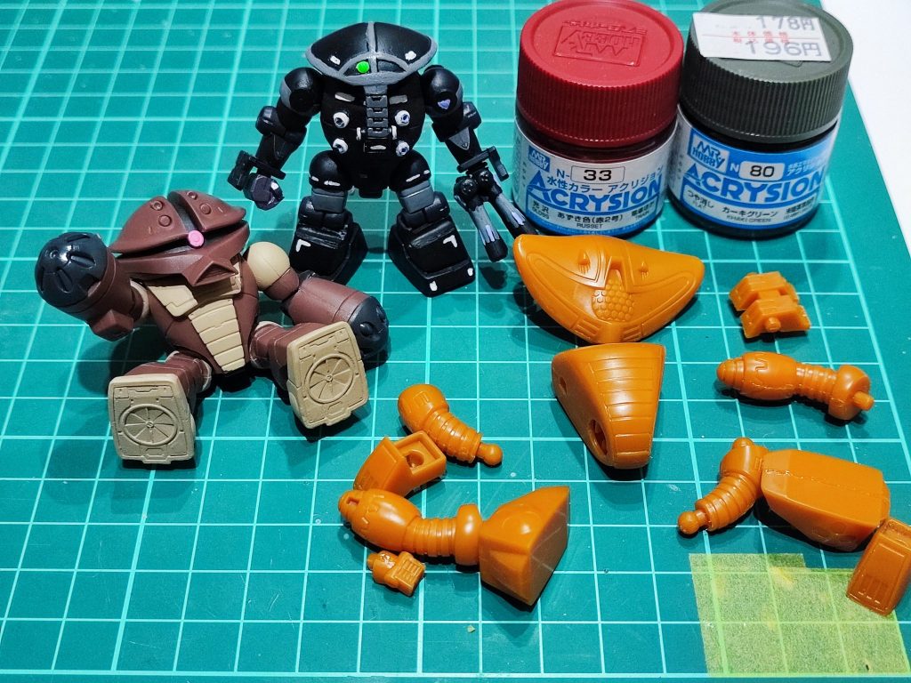 仮組みとカラーリング検討 水泳部のお友達と。こちらもモビルスーツアンサンブルです。