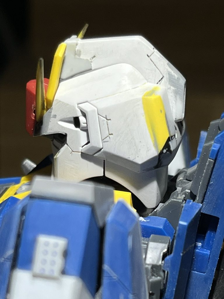 後頭部と鶏冠部を後ろに1.5mm程延長して元々の断崖絶壁な感じを解消しました