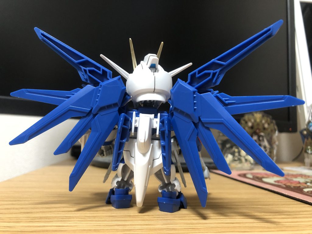 背面から。……まぁ背面はあまり見ないからね！肉抜き穴や色が足り無いのも仕方ないね！！