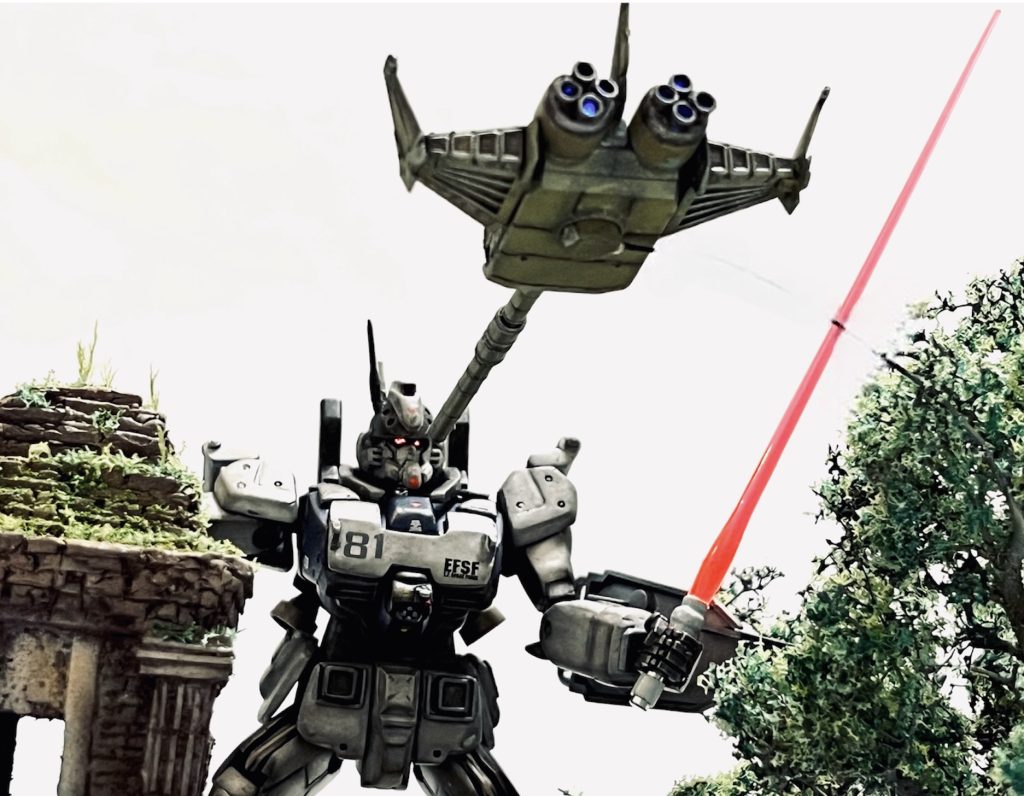 写真だと分かりづらいですがビームサーベルもミライトで発光させています。