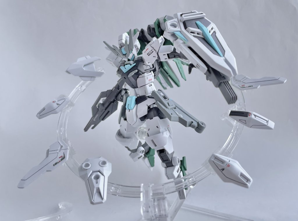 あとはキャリバーンから持ってきたエスカッシャンとか普段は分離させて腰や膝、羽など全身に装備してます