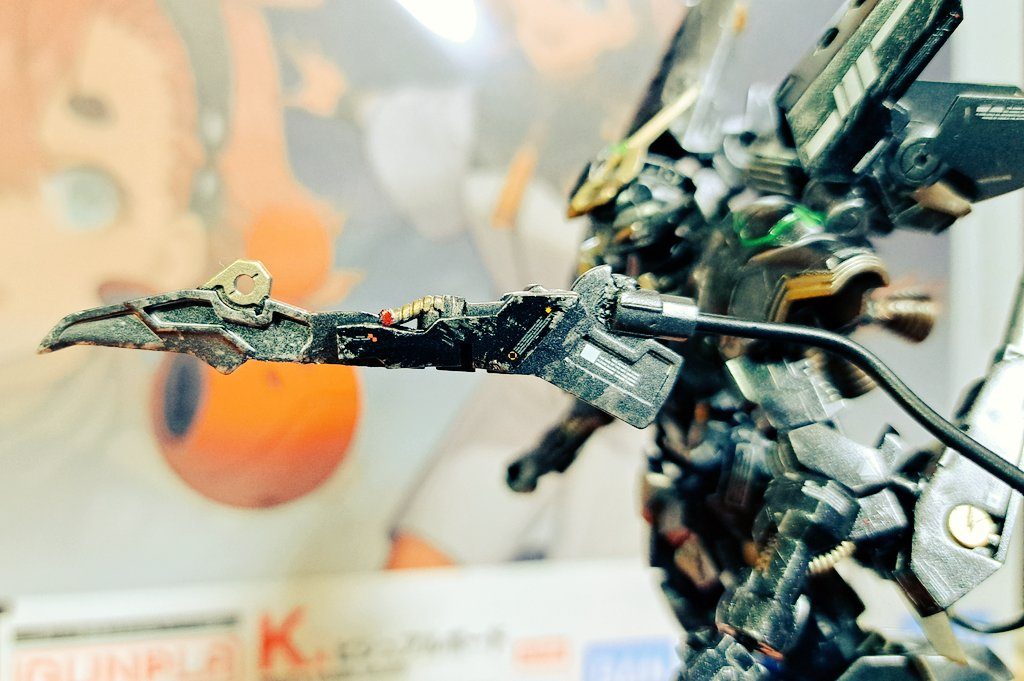 テイルブレード、アップにするとこんな感じ。禍々しいですね、これで何人を屠ってきたのやら…。