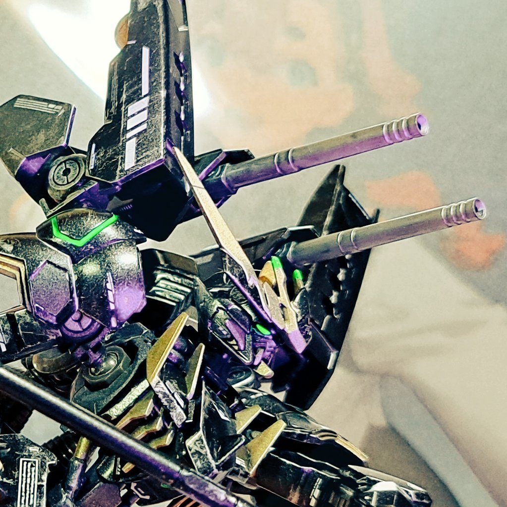 腕部の砲をバックパックにつけるとこんな感じ。