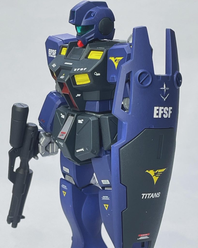 ジムコマは体型がスーツのようなスマート感があるのでエリート感が出て雰囲気良いかなと。